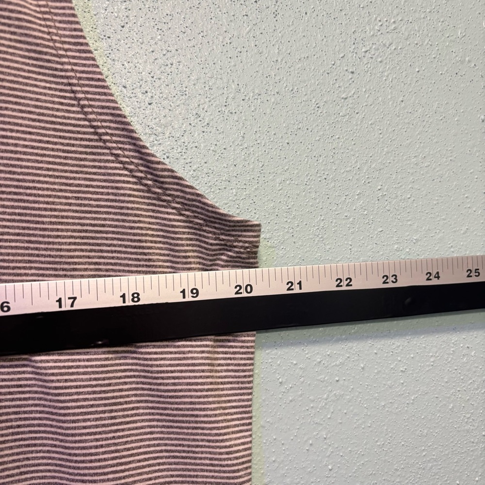 ⭐️ 3/$21 ⭐️ Fundamental Coast Women’s Gray Striped Sleeveless Muscle Tank Size L - Picture 5 of 6